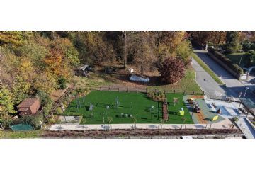 vista laterale e  dall'alto dell'area parco giochi e area fitness